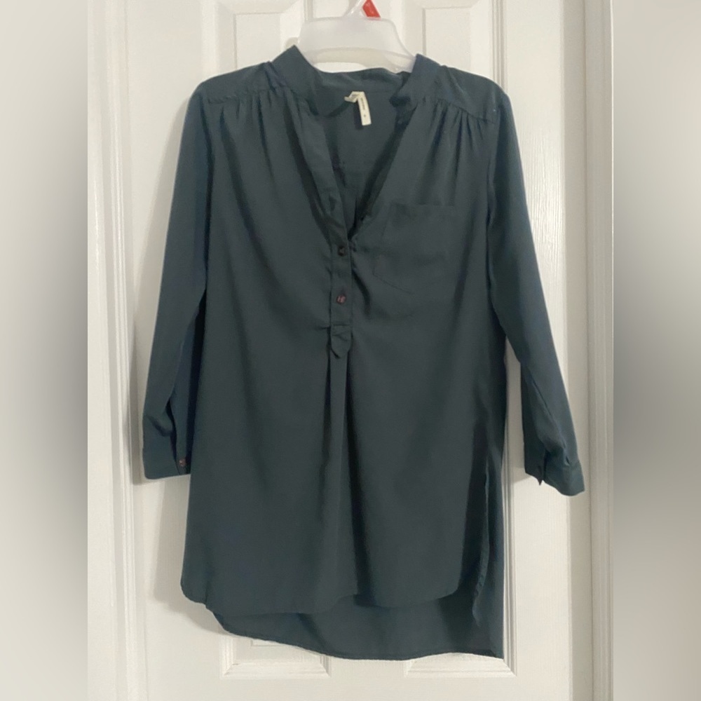 Live 4 truth women’s gray blouse, small​​​